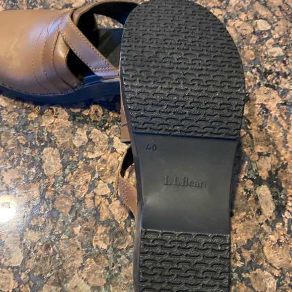 Women’s L.L. Bean slide on clogs. Brand new, never worn! Size 40. - Picture 4 of 4